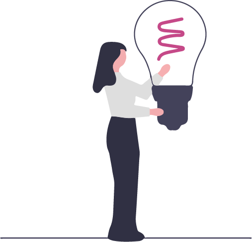 En kvinna som håller en stor glödlampa